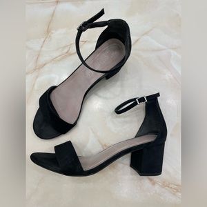 Ankle strap block heel sandals size 8 black (used just once)